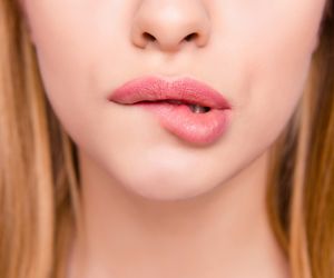 Spierzchnięte usta - przyczyny, pielęgnacja. Domowe sposoby na spierzchnięte usta