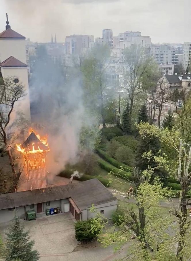 Ktoś podpalił zabytkową drewnianą mającą 208 lat dzwonnicę