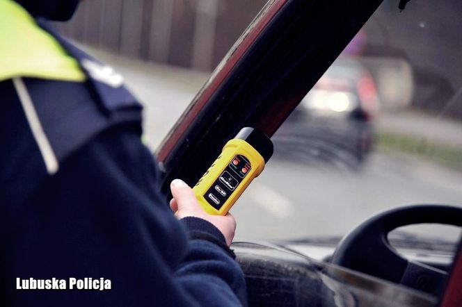 Kompletnie pijana 73-latka za kółkiem. Taka dawka mogła ją zabić, a ona jechała toyotą pod prąd!