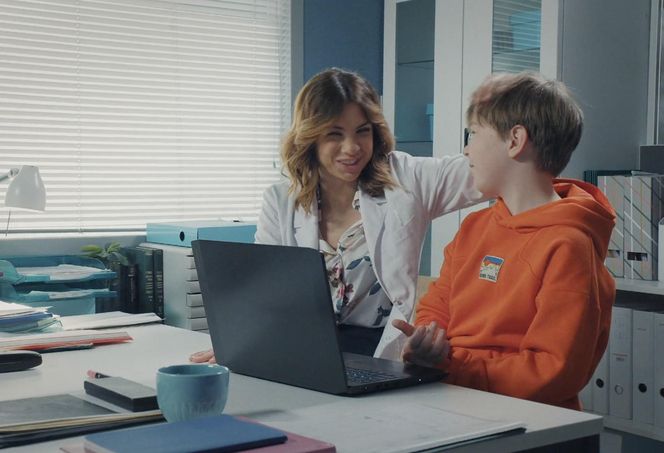 M jak miłość, odcinek 1874: Szymek (Staś Szczypiński), Aneta (Ilona Janyst)