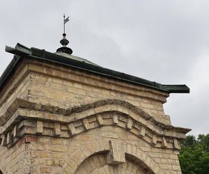 Studzienka na placu przy PKS w Lublinie to pozostałość po dawnej ul. Szerokiej