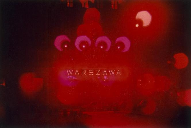 Hotel Warszawa w dawnym budynku Towarzystwa Ubezpieczeń Prudential, z serii Noworoczne iluminacje, 1993-1996