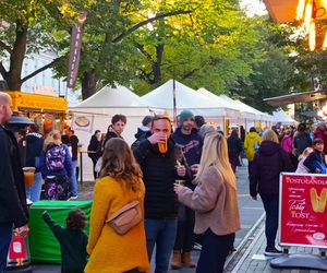 Święto złotego trunku w centrum miasta. Rozpoczął się Oktoberfest Szczecin