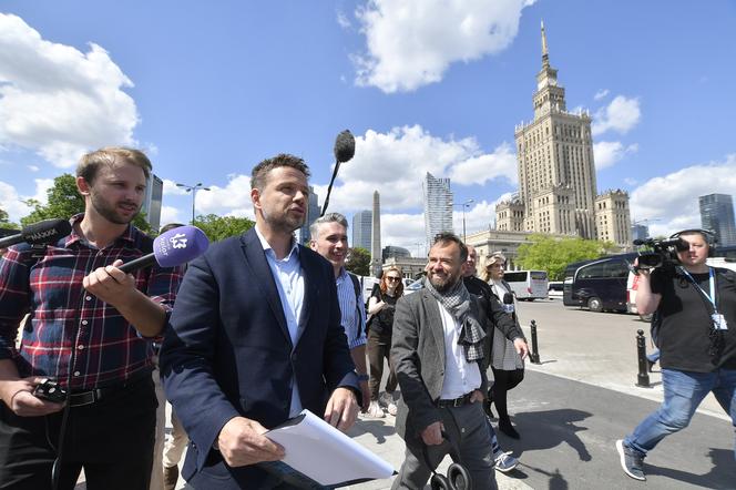 Spacer z Trzaskowskim po centrum Warszawy, Rewolucja na rondzie Dmowskiego się dokonała