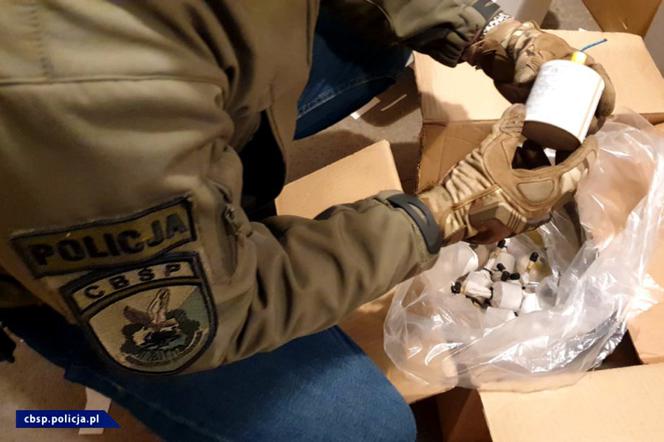 Funkcjonariusze CBŚP rozbili grupę handlarzy nielegalną pirotechniką