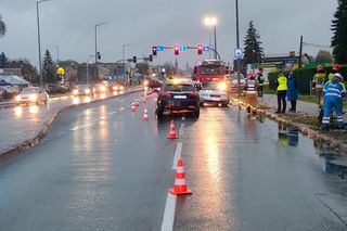 Kraksa przy galerii w Tarnowie. Opel zderzył się z audi