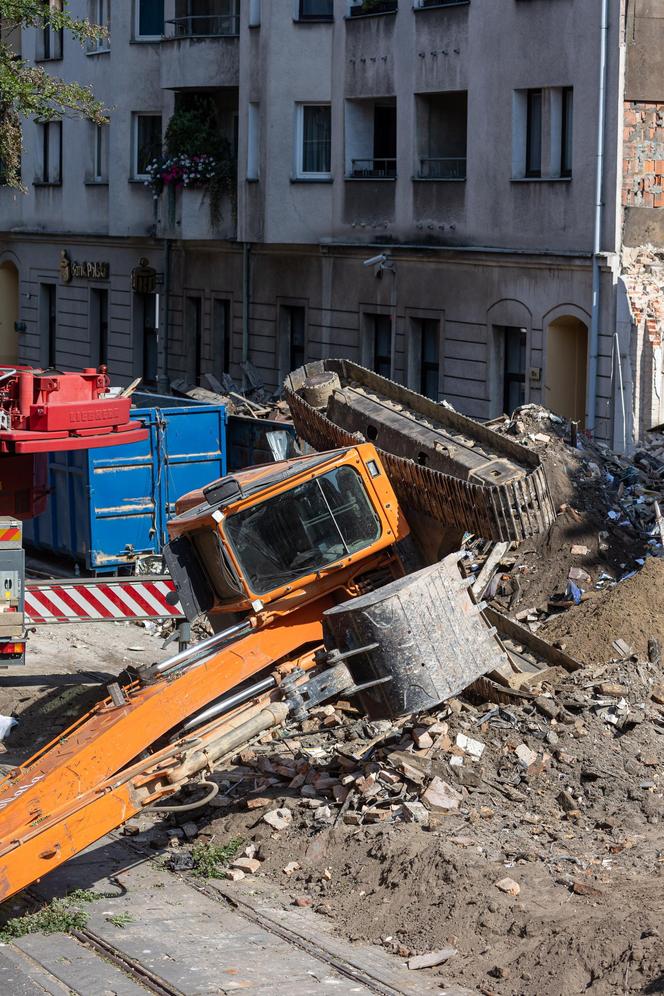 Dwóch strażaków zginęło w pożarze kamienicy w Poznaniu. Teraz doszło tam do kolejnego wypadku