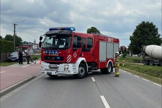 Zderzenie osobówki i ciężarówki w Dąbrówce-Ług. Jest jedna osoba poszkodowana