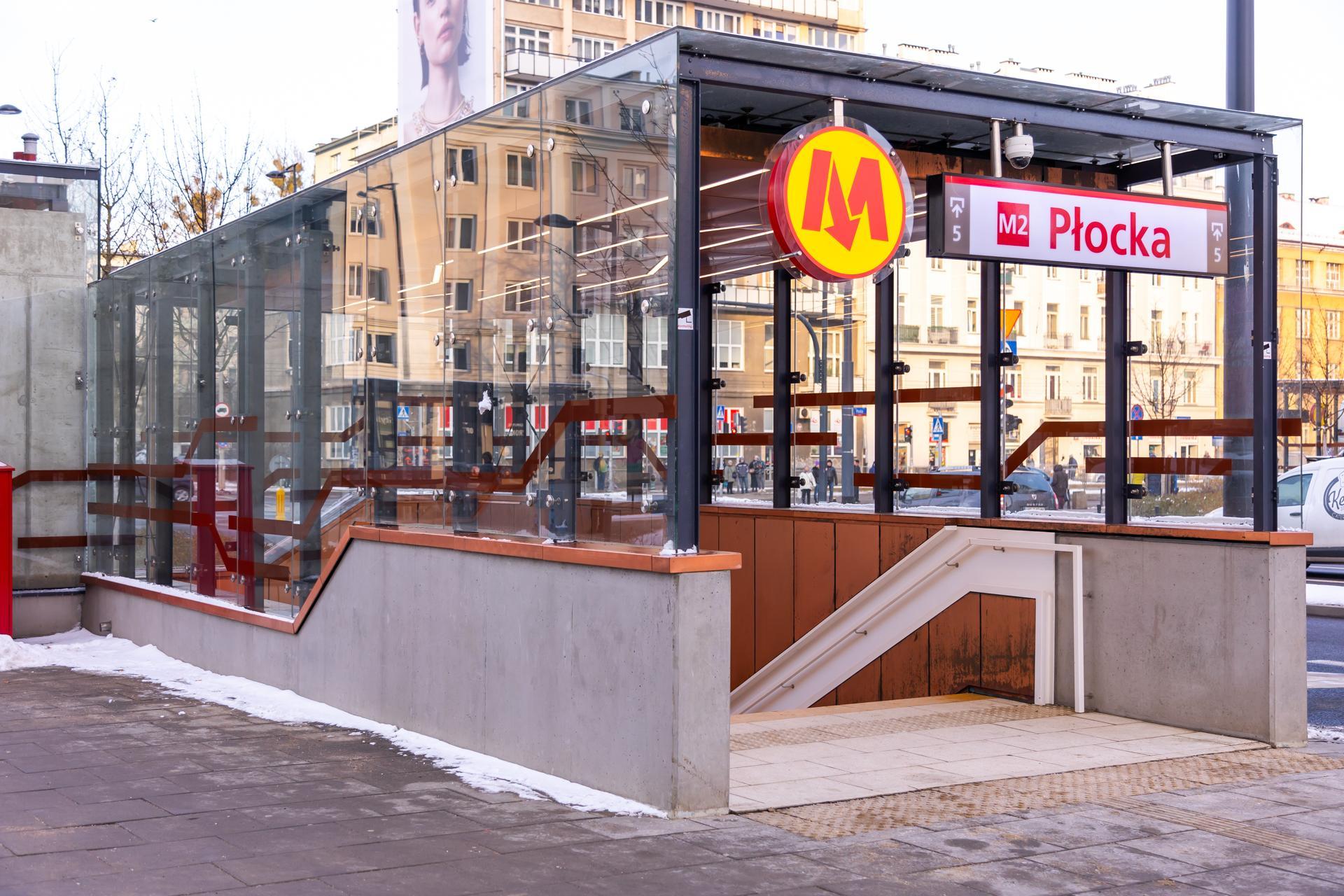 Metro w Warszawie – wejście na stację Płocka na M2
