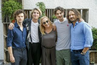 Bracia, Alek (Mateusz Kościukiewicz). Adam (Nikodem Rozbicki), Wojtek (Damian Kret), Piotr (Piotr Stramowski), Małgorzata (Katarzyna Gniewkowska)