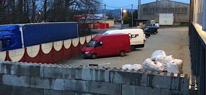 Żołnierze Rutkowskiego zbudowali mur na Podkarpaciu