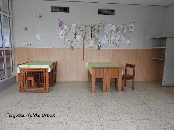 Lalka "śpiąca" w łóżku i urządzenia rehabilitacyjne. Co znajduje się w opuszczonym sanatorium przy polskiej granicy! [ZDJĘCIA]