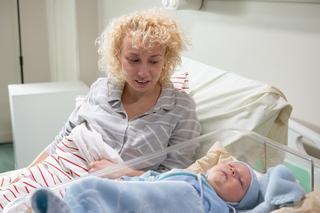 Na Wspólnej odc. 2839. Beata (Katarzyna Ptasińska), jej syn (Julian Duliński)