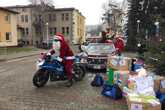 Święty Mikołaj wylądował na łódzkim lotnisku i zawiózł prezenty dzieciom z Domu Samotnej Matki! [WIDEO]