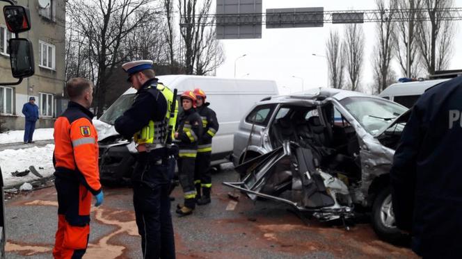 Wypadek w Łodzi. Zginęła pasażerka minivana