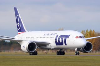 Tragedia na pokładzie samolotu LOT! Nie żyje jedna osoba, lądowanie awaryjne