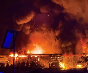 Warszawa. Pożar hal magazynowych w Kawęczynie [ZDJĘCIA]