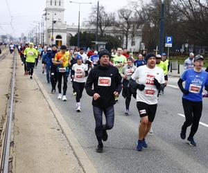 Bieg na Piątkę 2024, Warszawa - zdjęcia. Biegłeś? Szukaj się w galerii!