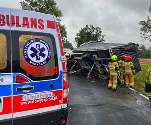 Karambol na DK 24 pod Międzyrzeczem. Zderzenie dwóch osobówek i dwóch ciężarówek