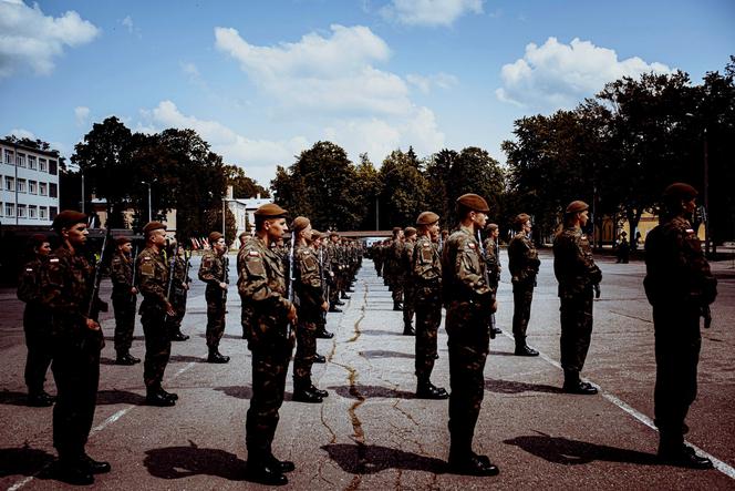 Białystok. Niezwykła przysięga żołnierzy Wojsk Obrony Terytorialnej. Bez rodziny i przyjaciół