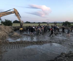 Poszukiwacze bursztynu w Rewie. Jak wyglądają poszukiwania złota Bałtyku? 