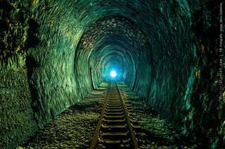Ten tunel w Szklarach na Podkarpaciu jest magiczny i słynny w całej Europie. Znasz to miejsce? [ZDJĘCIA]