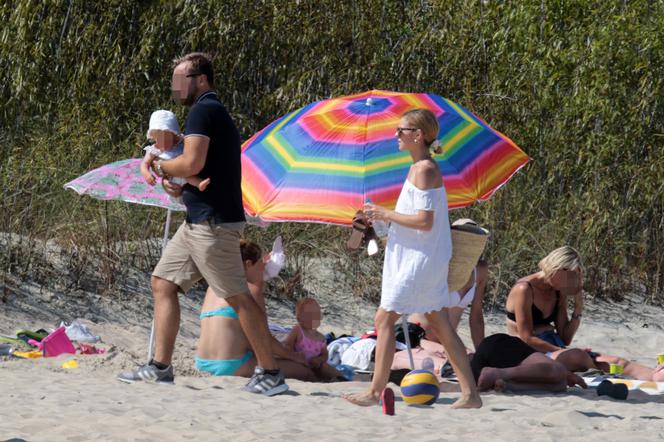 Kasia Tusk w bikini na plaży z rodziną