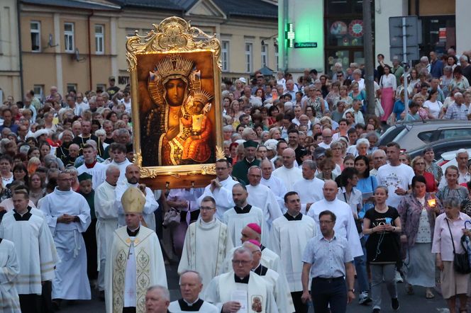 76. rocznica Cudu Lubelskiego. Procesja różańcowa w centrum Lublina