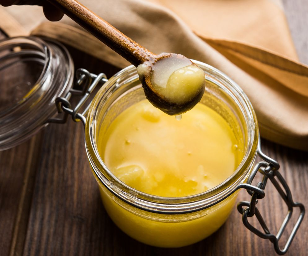 Jak klarować masło? Przepis jak zrobić klarowane masło ghee