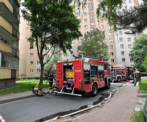 Pożar w bloku na Bemowie. Płonie mieszkanie na 11. piętrze. Jedna osoba poszkodowana	