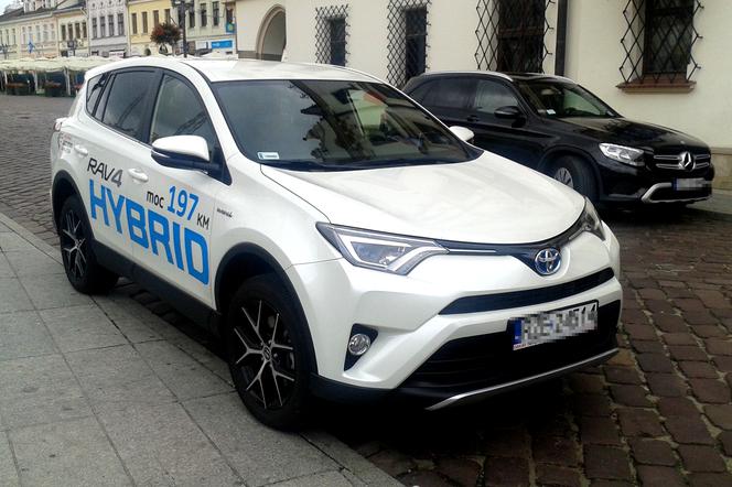 Ratusz testuje samochód hybrydowy