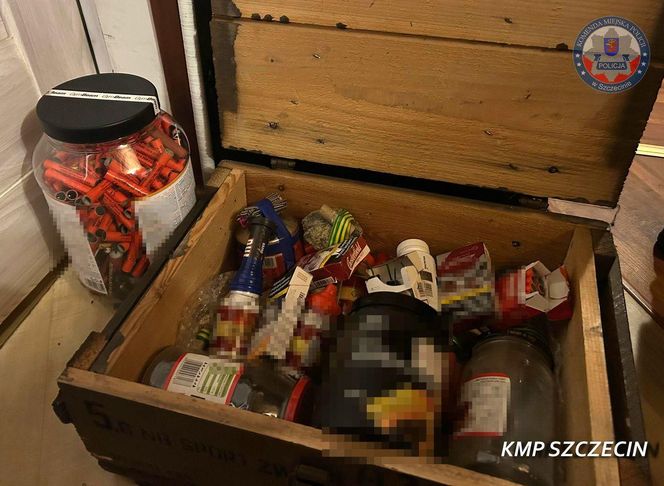 Ostrzelali kamienicę w centrum miasta. Jeden z nich miał w domu cały arsenał