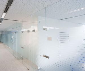 Szkło budowlane i jego funkcje w architekturze