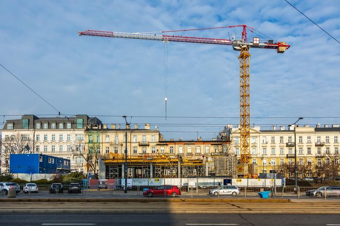 Budowa kamienicy przy Smolnej 23 w Warszawie