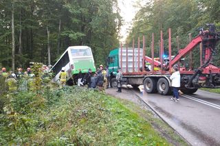 Wypadek w powiecie puckim. Autobusem jechali uczniowie