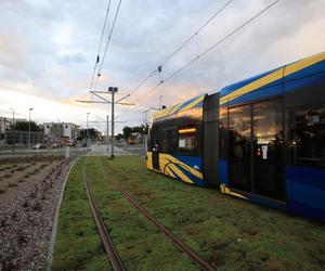 Toruń: Historyczny moment za nami. Pierwszy tramwaj pojechał na JAR. Zdjęcia z przejazdu technicznego