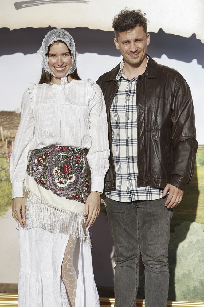 Premiera serialu "1670"! Herman w gorsecie, kwiecista Dębska i Byczkowska w białych majtkach