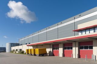 Akustyka hali przemysłowej. Skuteczna izolacyjność akustyczna ścian i stropów stosowanych w halach