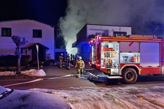 ​Koło domu w Święciechowie spaliła się mercedes. Kolejny pożar w regionie [ZDJĘCIA]