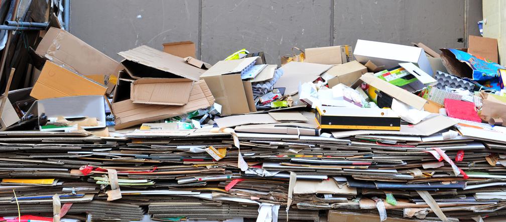 Niebieski pojemnik na papier