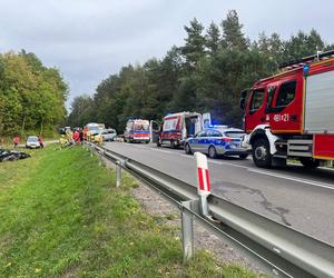 Tragiczny wypadek w Rogóżu. Jedna osoba nie żyje, kilka jest rannych [ZDJĘCIA]