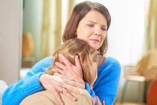 Na Wspólnej odc. 3563. Zuza Hoffer (Małgorzata Socha), Marta (Joanna Jabłczyńska)