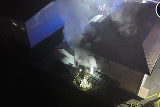 Pożar w Jankach. Palił się sklep meblowy.