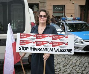 Manifestacja pod hasłem Sto nielegalnej imigracji w Lesznie