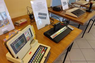 Wystawa retro komputerów w Bursie Międzyszkolnej w Lesznie