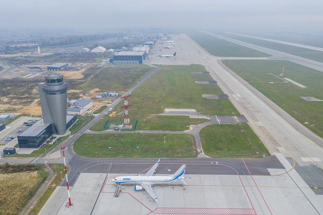 Lotnisko w Katowicach znowu się powiększyło. Na płycie może stać więcej samolotów [ZDJĘCIA]