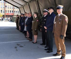 Ponad stu żołnierzy na Placu Solidarności w Olsztynie. Złożyli uroczystą przysięgę [ZDJĘCIA]