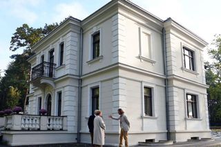 	Barwy szczęścia odc. 3162. Józefina Rawiczowa (Elżbieta Jarosik), Andrzej Zastoja-Modelski (Leon Charewicz), Trojan (Piotr Makarski)