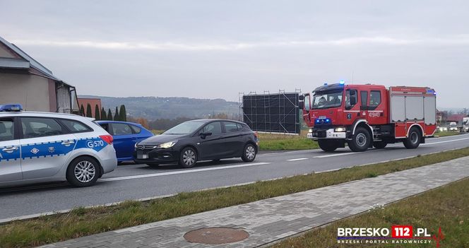 Groźny wypadek na DK 75 w Gnojniku. Motocyklista zderzył się z osobówką