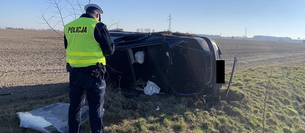 Wypadek autobusu w powiecie nakielskim! Kilka osób rannych, w tym dwie dziewczynki [ZDJĘCIA]